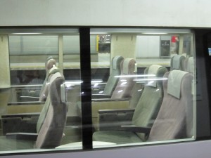 JR東日本 E351系 特急スーパーあずさ 車内 新宿駅にて