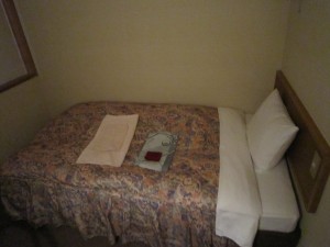 甲府湯村温泉 湯村ホテルB&B シングルルーム ベッド