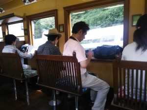 富士急行 1000系 富士登山電車 富士山の方向を向いた座席