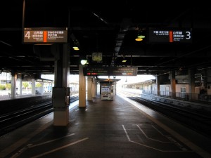 JR山形線 山形駅 山形線(奥羽本線)ホーム 線路幅が新幹線と同じです