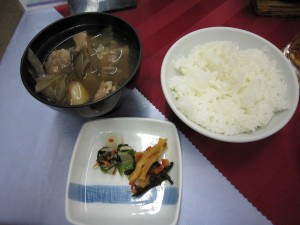 山形 蔵王温泉 ホテルルーセントタカミヤ 夕食の一例 〆のご飯と芋煮