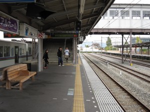 西武秩父線 西武秩父駅 2・3番線 飯能、池袋方面行ホーム 右に見えるのが1番線 特急専用ホームです