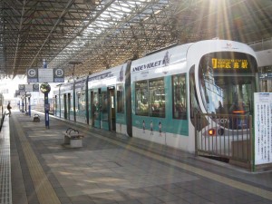 広島電鉄 Green Mover MAX 広島港駅にて