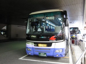 広島バスセンター バス降り場 この反対側がバス乗り場です