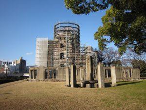 広島 原爆ドーム 調査のため足場で囲まれています