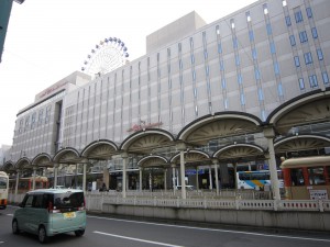 伊予鉄道郡中線 松山市駅 駅ビル いよてつ高島屋と一体になっています