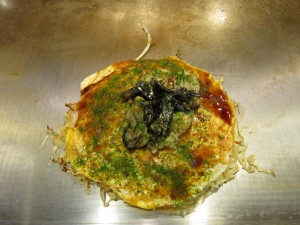 広島 お好み村 3階 てっ平 牡蠣入りお好み焼き