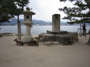 広島 宮島の鹿 襲われないように気を付けましょう