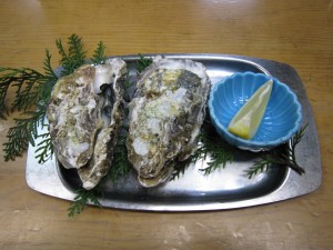 牡蠣の殻焼き 宮島にて