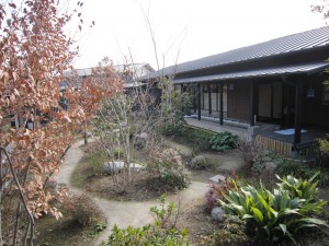 杉戸天然温泉 雅楽の湯 中庭と足湯