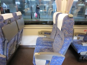 JR西日本 287系 特急きのさき 普通車 2人掛けシート 京都駅にて