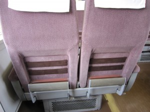 東武鉄道 200系 特急りょうもう シート背面 その1