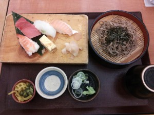 握りずしと半そばセット 浅草ROX まつり湯 にて