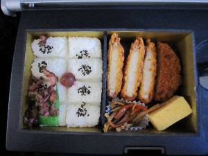 三元豚 とんかつ弁当 中身 羽田空港にて