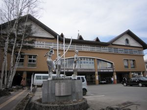 草津温泉駅 バスターミナル かなり立派な建物です