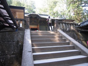 日光東照宮 奥宮 石段は全部1枚岩です