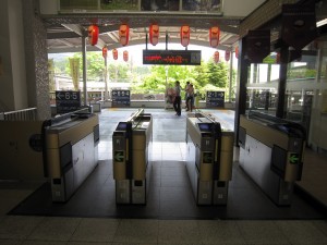 東武日光線 東武日光駅 自動改札機 金色です
