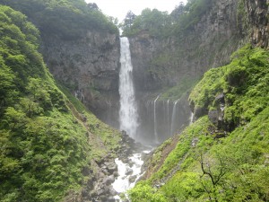 日光 華厳の滝 有料観瀑台1階から撮影