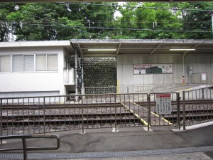 東武鬼怒川線 鬼怒川公園駅 昔構内踏切があったと思われる爪痕