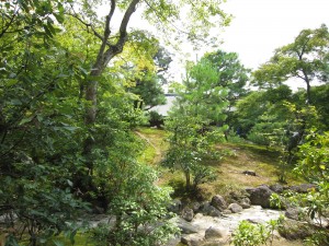 金閣寺 白蛇の塚