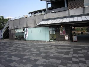 居酒屋かわばた屋 鴨川方向から