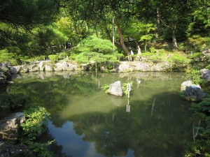 銀閣寺 慈照寺銀閣 八鶴島の横の大内石
