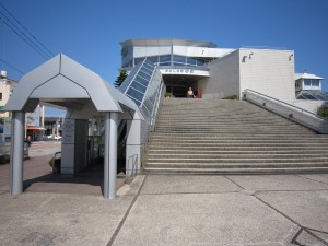 砂むし会館 砂楽 階段とエスカレーター 受付は2階です