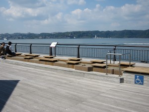 溶岩なぎさ公園 対岸には鹿児島市内が見えます