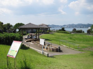 溶岩なぎさ公園 足湯 火山のすぐそばだけあって、かなり広い足湯です