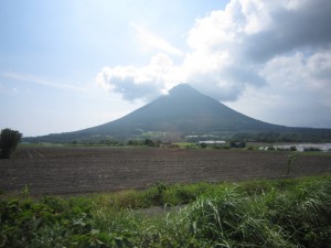 指宿枕崎線から撮った開聞岳