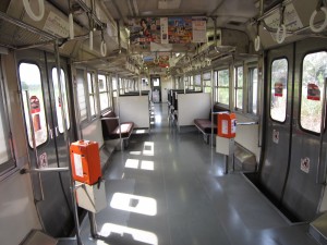 JR九州 キハ40系 車内 整理券発行機と運賃表、運賃箱がついています