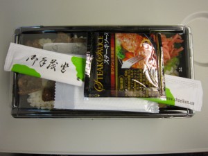 鹿児島 黒毛和牛ステーキ重 中身 赤ワイン仕立てのステーキソースでいただきます