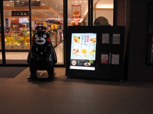 JR鹿児島本線 熊本駅 くまモンがお出迎えしてくれます
