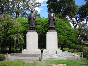水前寺成趣園 細川忠利像と細川藤孝像