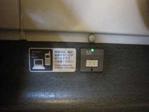 JR西日本 九州新幹線 N700系 ACコンセント
