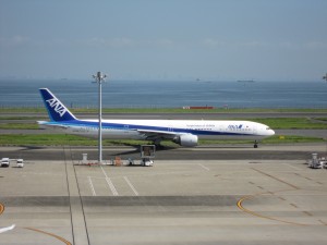 ボーイング777-300 羽田空港 国内線第2旅客ターミナルにて