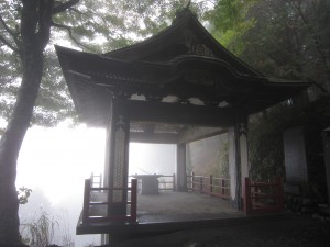 秩父 三峯神社 奥宮遥拝殿(見晴台) この日は霧で何にも見えませんでした