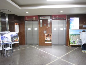 京都タワー タワー展望専用エレベータ 展望台へは11階で乗り換えです