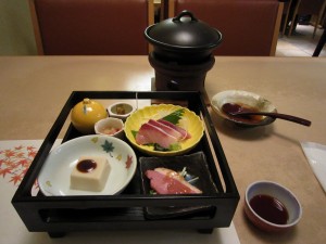 京都タワー地下1階 京料理 伏水 手作り豆腐御膳 先付けと手作り豆腐