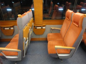小田急電鉄 50000型 特急ロマンスカー VSE シート 横から撮影