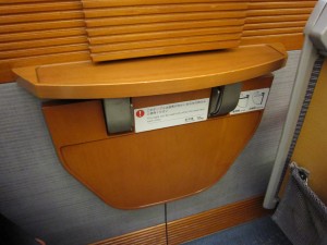 小田急電鉄 50000型 特急ロマンスカー VSE 向かい合わせにした時のテーブル