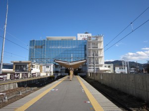 富士急行線 富士山駅 (旧:富士吉田駅) ホーム 基本的に2番線が河口湖行き、3番線が大月行きです