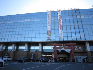 富士急行線 富士山駅 (旧:富士吉田駅) 駅舎 ガラス張りの立派な建物です