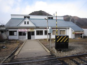 野岩鉄道線 会津高原尾瀬口駅 駅舎 ホーム側から
