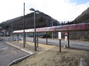 会津鉄道線 会津高原尾瀬口駅 会津田島方面 尾瀬方面 会津バス乗り場 憩の家の隣にあります