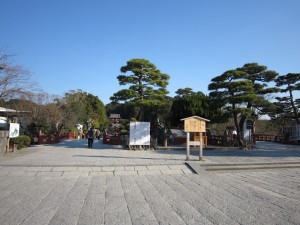 鶴岡八幡宮 正面の大鳥居を抜けたところ