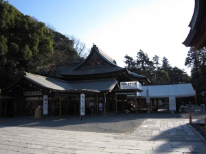 鶴岡八幡宮 社務所 朝早い時間にもかかわらず開いてました