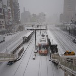大雪の長崎市内 長崎駅前電停にて