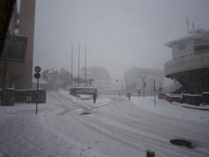 長崎電気軌道 大浦天主堂下 電停付近 大雪のため長崎とは思えない光景です
