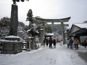 太宰府天満宮 駅前通りの大鳥居 この日は大雪でした